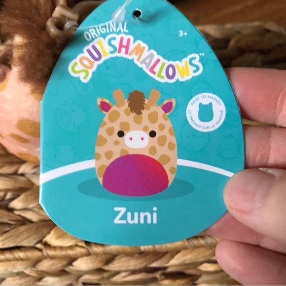 Squishmallows Zuni the Giraffe clip, Valentine’s Day, First to Print, 3.5” - Picture 3 of 4